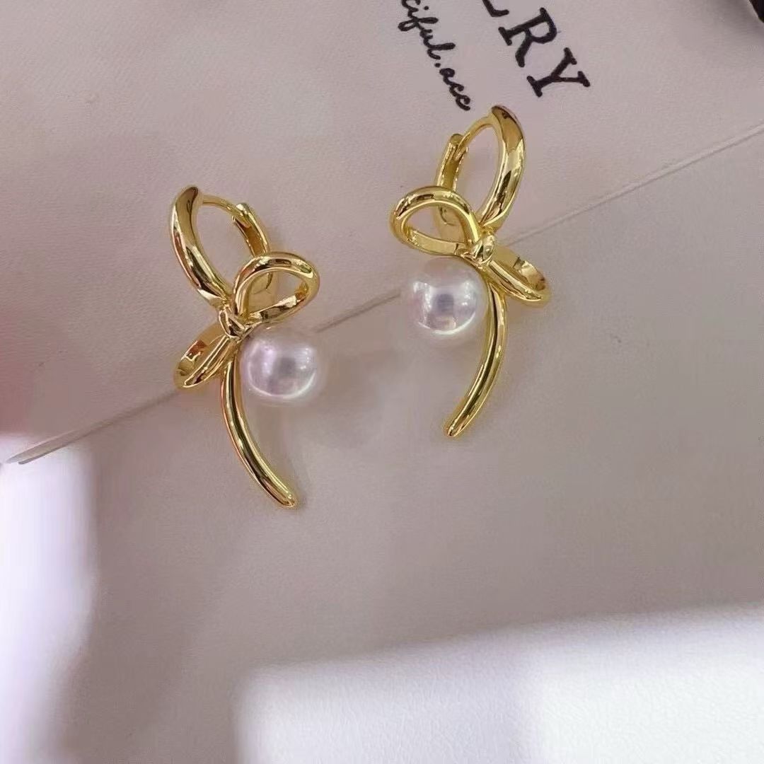 1393🆕 retro bow earrings, with a strong presence on the upper ear, are very eye-catching and exude a gentle and high-end charm. They are perfect for daily commuting detail image 5