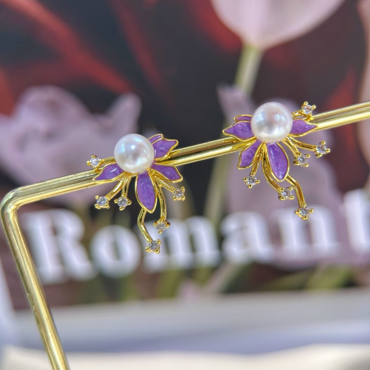 French design oil-dripping ylang-ylang flower natural freshwater pearl stud earrings, women's fashionable and niche pearl earrings necklace, pearl necklace jewelry detail image 3