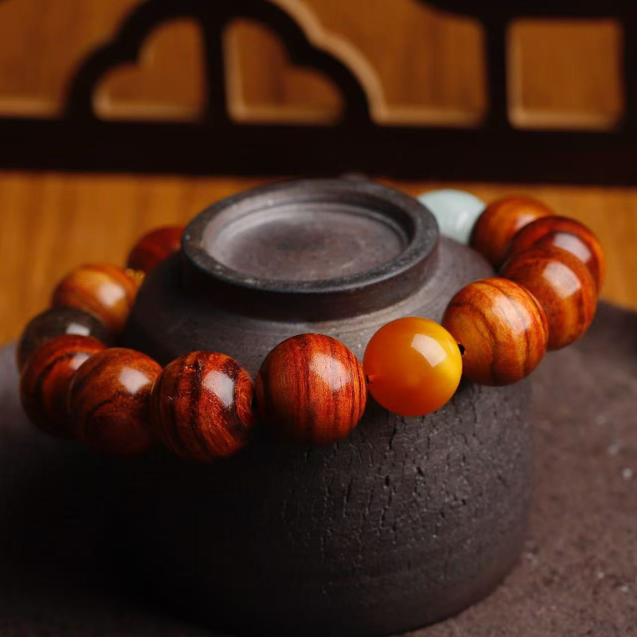 道毅珠宝天然海南黄花梨手串手链老蜜蜡绿色翡翠路路黑金超石白底实物图