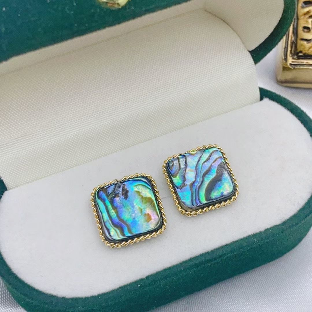 Retro oil painting colorful abalone and shellfish earrings, natural white and black mother-of-pearl earrings, niche design jewelry necklace, drop enamel colored head Specification image
