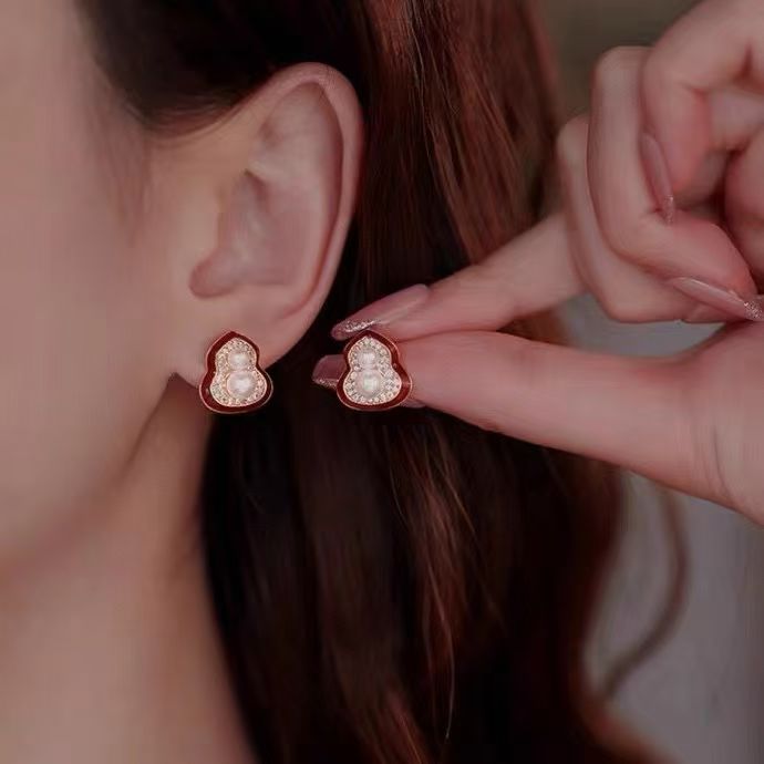 New 2025 bestseller micro-inlay gourd pearl stud earrings for women's New Year, a niche and high-end red festive earrings necklace, pearl necklace jewelry Item Picture