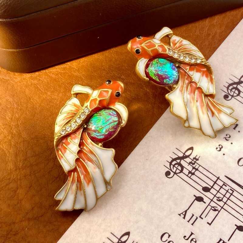 【SUGEBEINI】 Koi fish-shaped enamel earrings, iridescent opal diamond earrings, retro Chinese style, niche design accessories ZEH00016