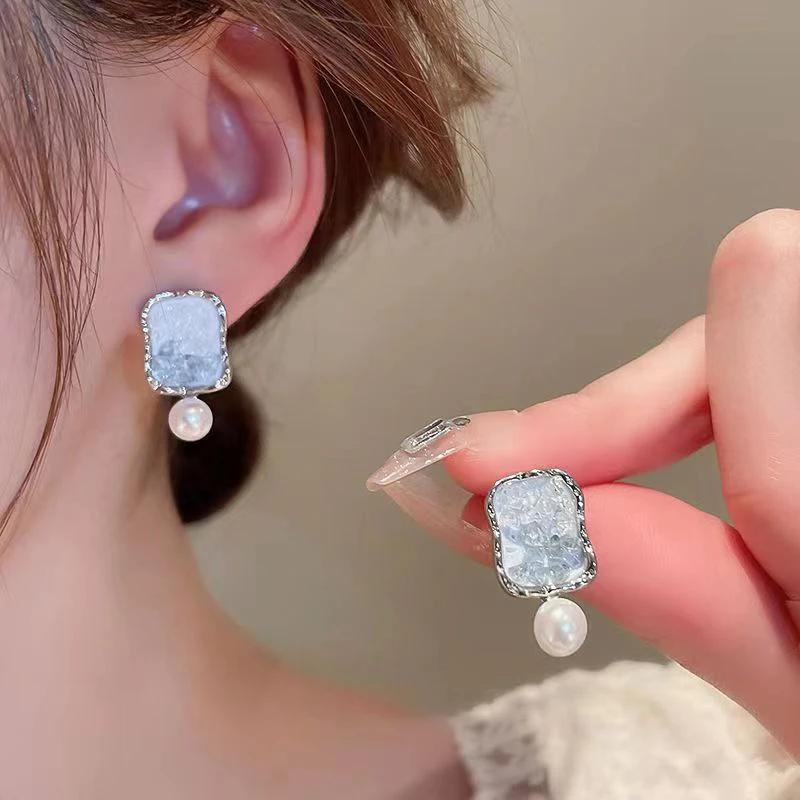Gradient niche gradient color crystal French stud earrings, high-end pendant, pearl bestseller design, new stud earrings, pearl necklace, necklace jewelry detail image 7