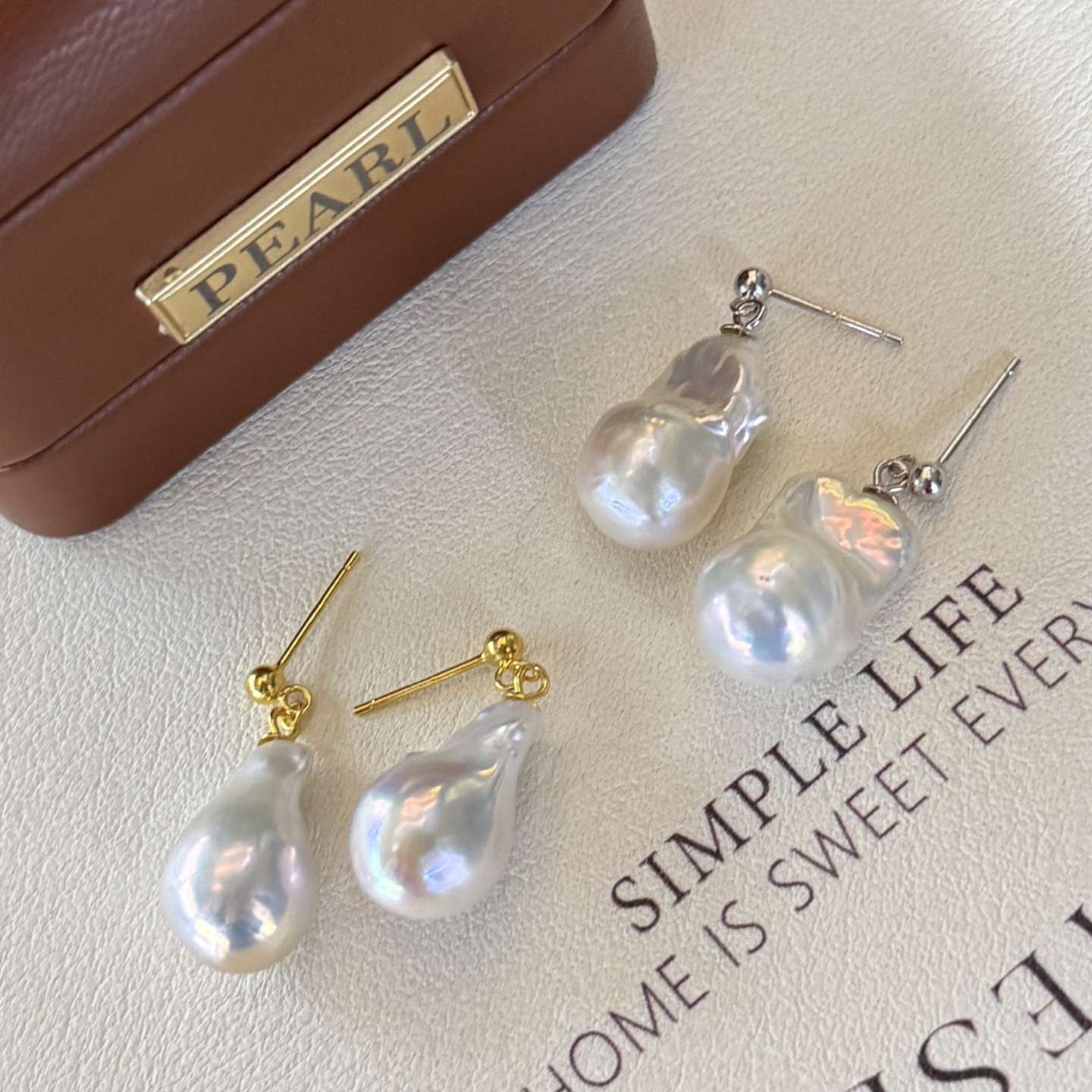 The new Baroque 8x13mm earrings are simply paired with an elegant and retro French aurora fishtail pearl necklace detail image 8