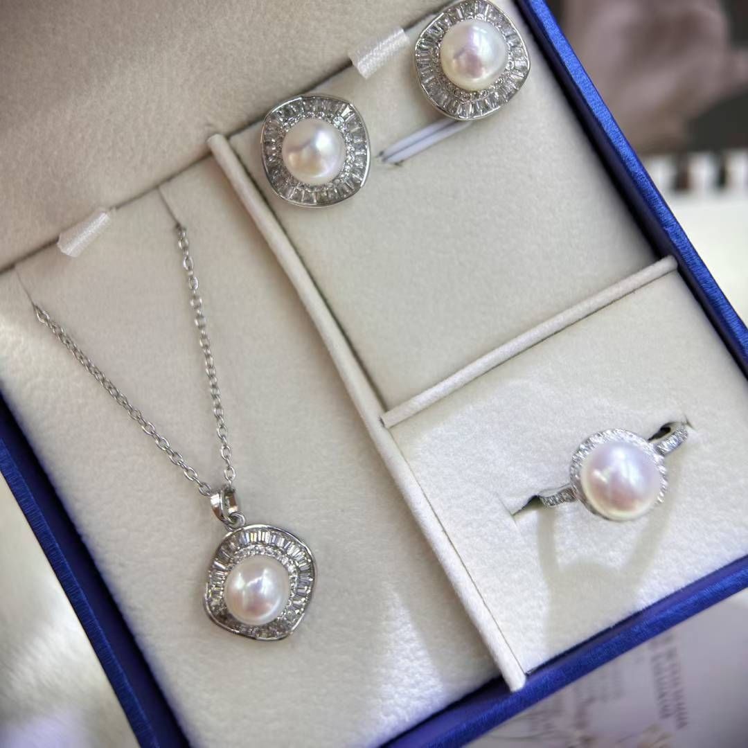 A versatile set of freshwater pearl necklaces for women, a three-piece set with square micro-inlaid zircon pearl stud rings and pendants Application Scenario