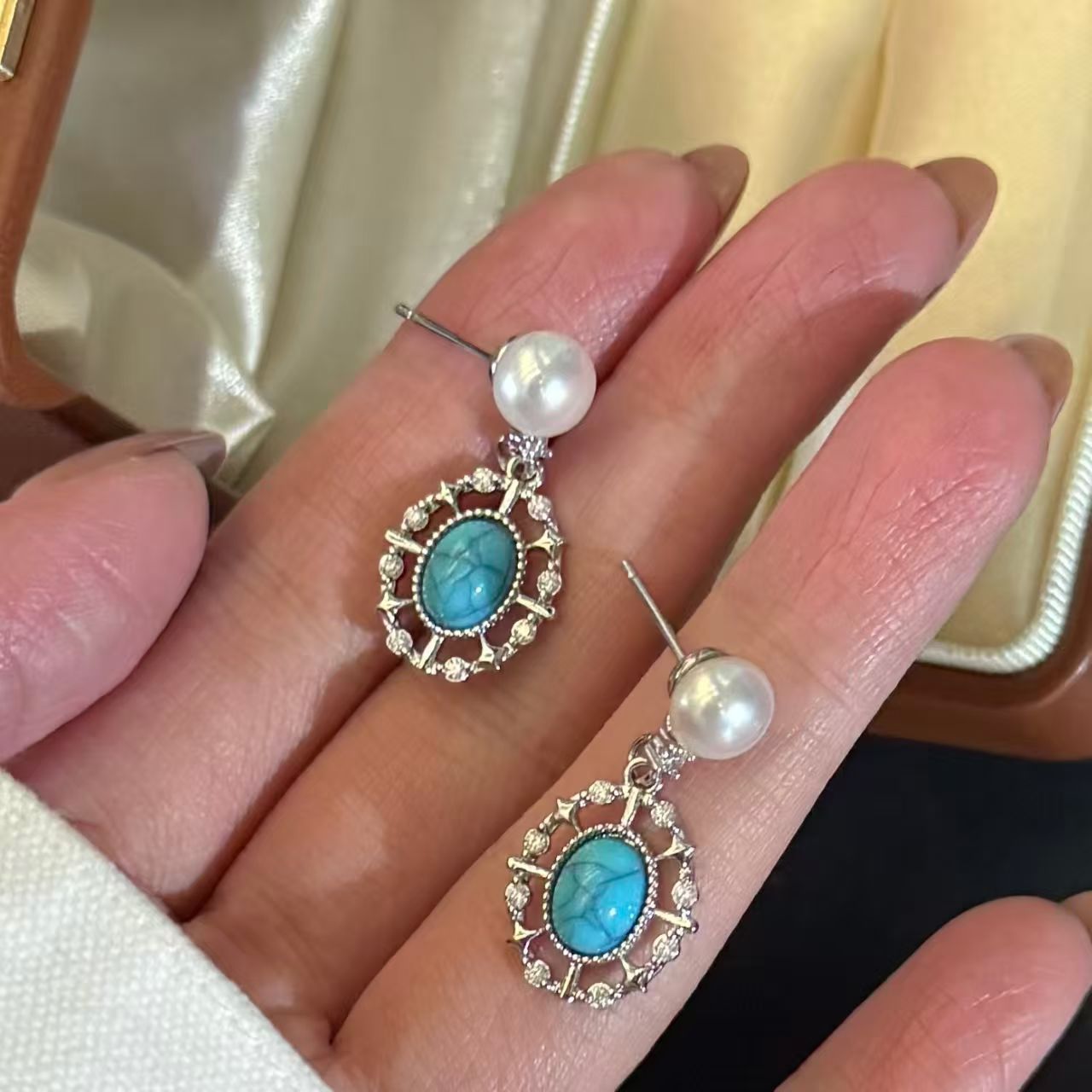 New bestsellers: 7-8mm natural high-quality freshwater pearl stud earrings made of blue turquoise, with a high-end and light luxury style. Also a bestseller of red peach detail image 5