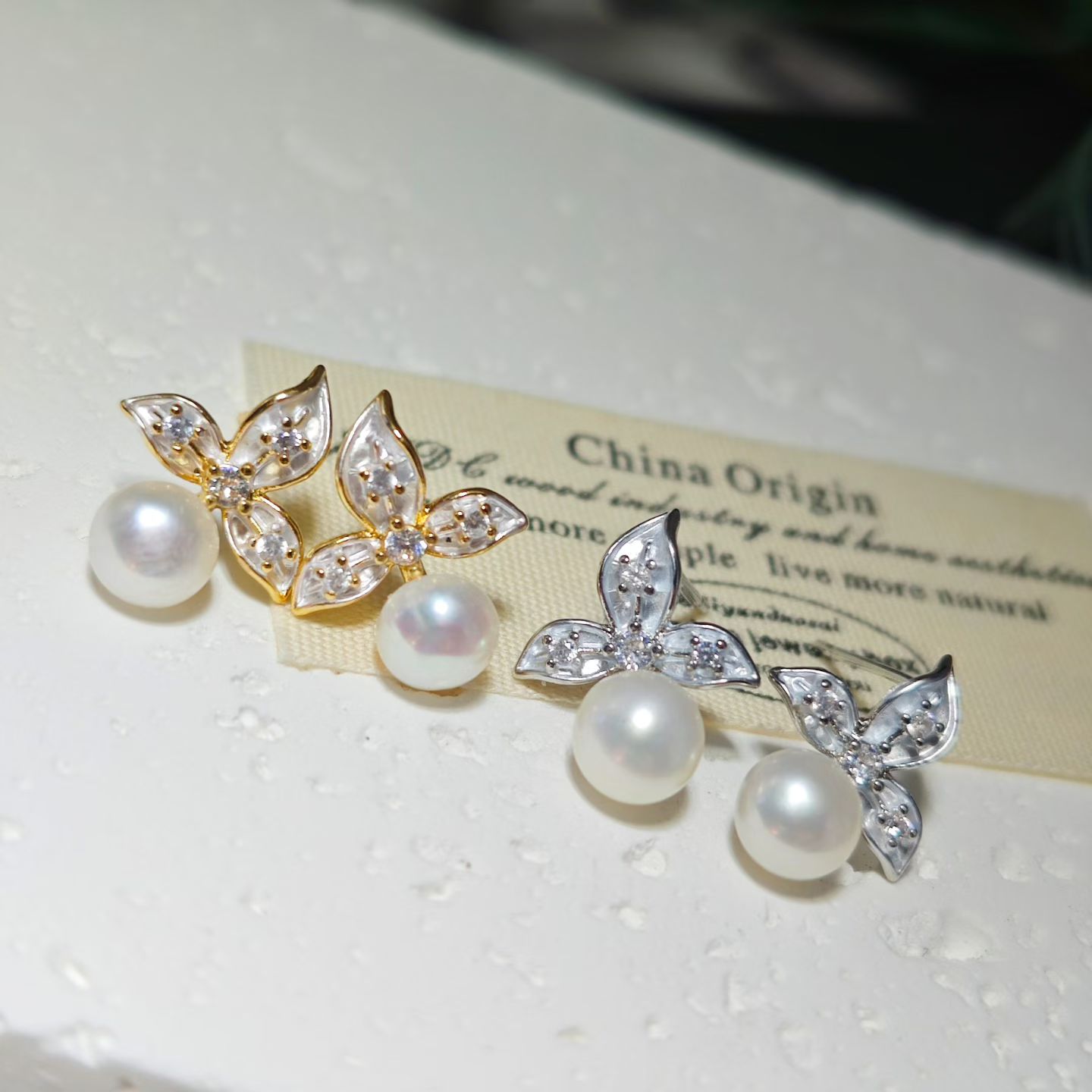 Fashionable and fresh three-leaf flower stud earrings, natural freshwater pearls, elegant and refined ladylike temperament, sweet and versatile, light luxury earrings, peach jewelry, pearl necklace detail image 8