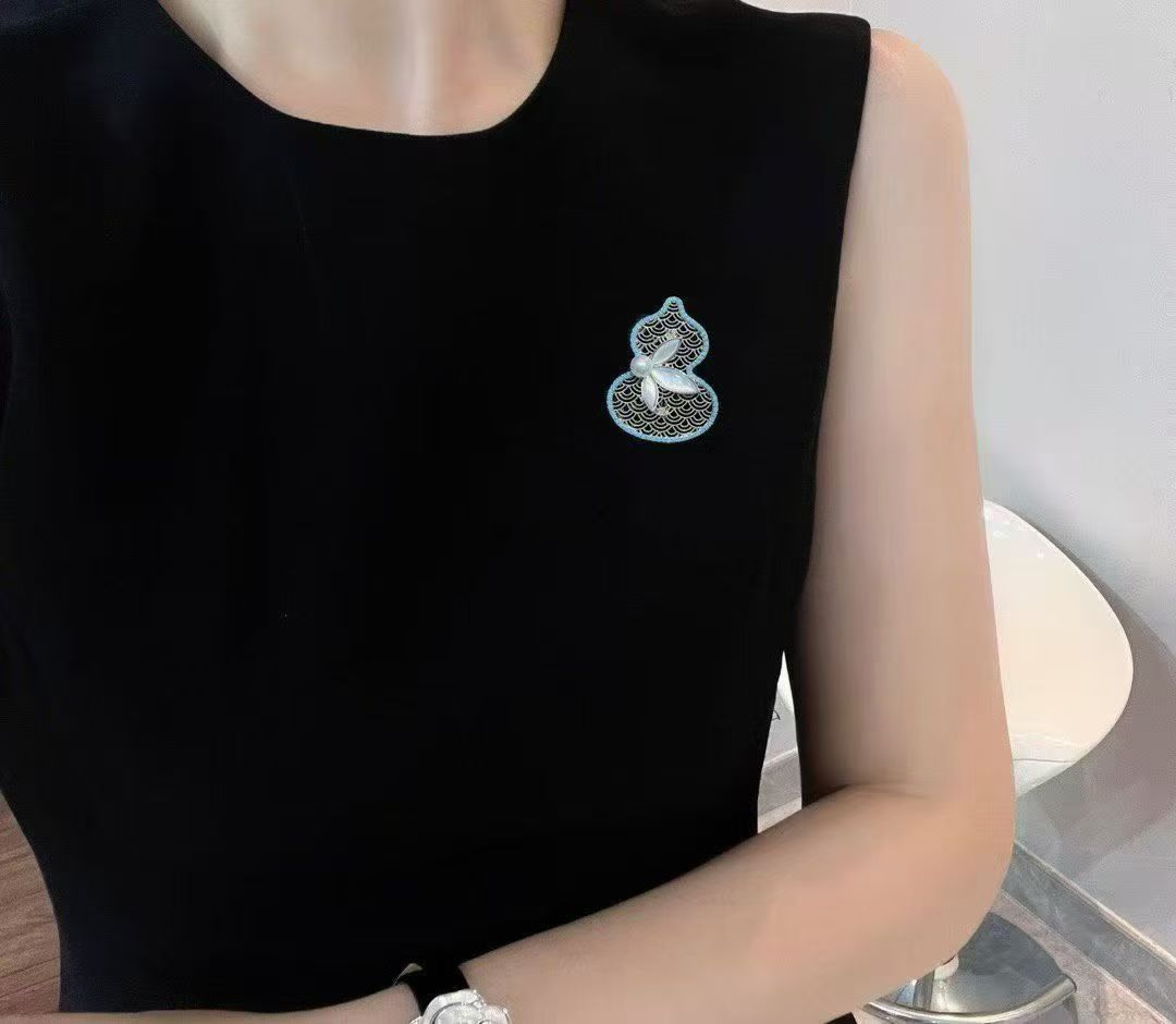 DIY brooch, high-end gourd brooch, new pearl cutout, elegant and exquisite suit, versatile high-end brooch, fashionable peach brooch Item Picture