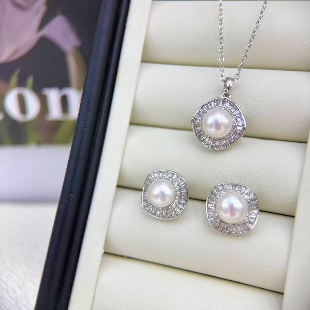 A versatile set of freshwater pearl necklaces for women, a three-piece set with square micro-inlaid zircon pearl stud rings and pendants detail image 9