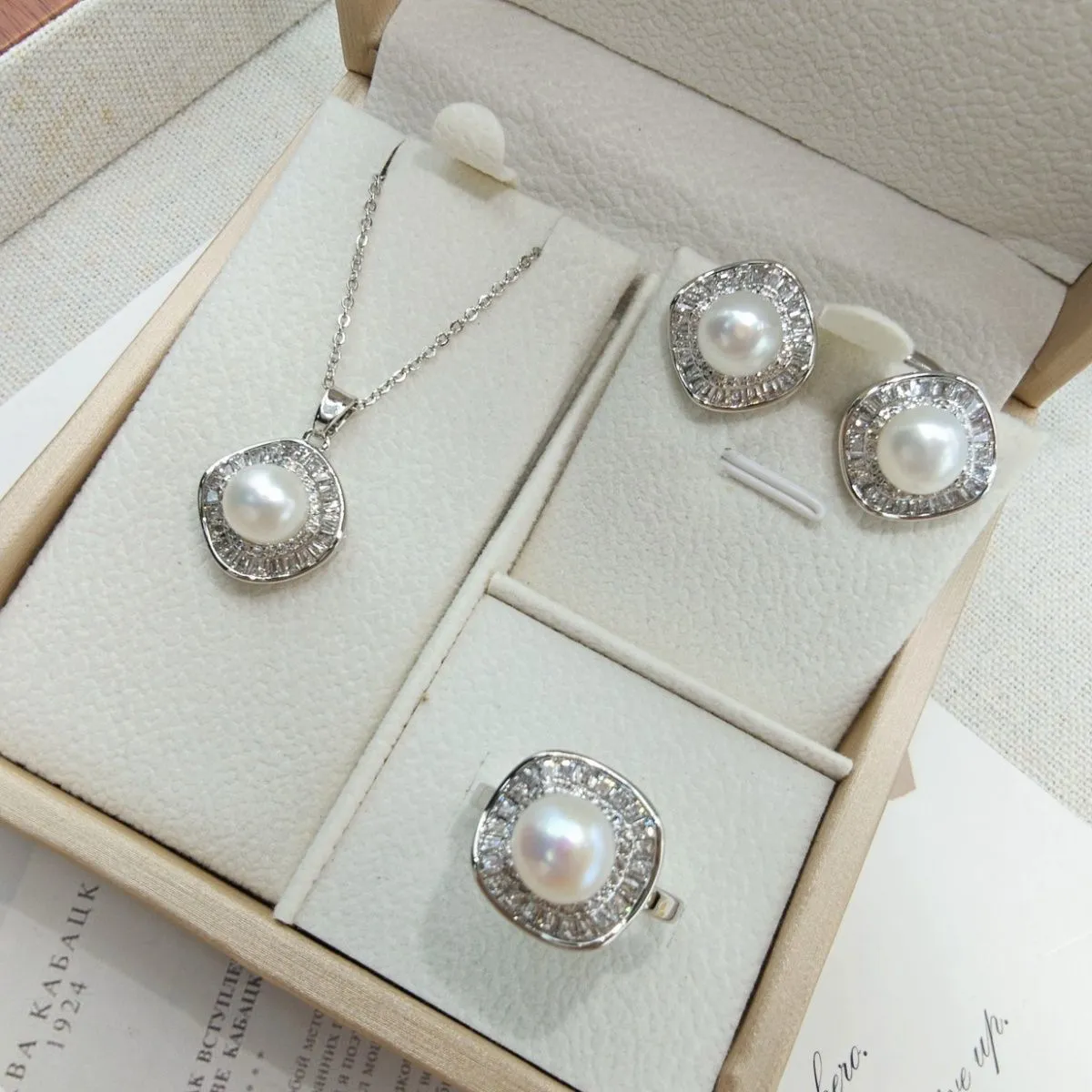 A versatile set of freshwater pearl necklaces for women, a three-piece set with square micro-inlaid zircon pearl stud rings and pendants detail image 5