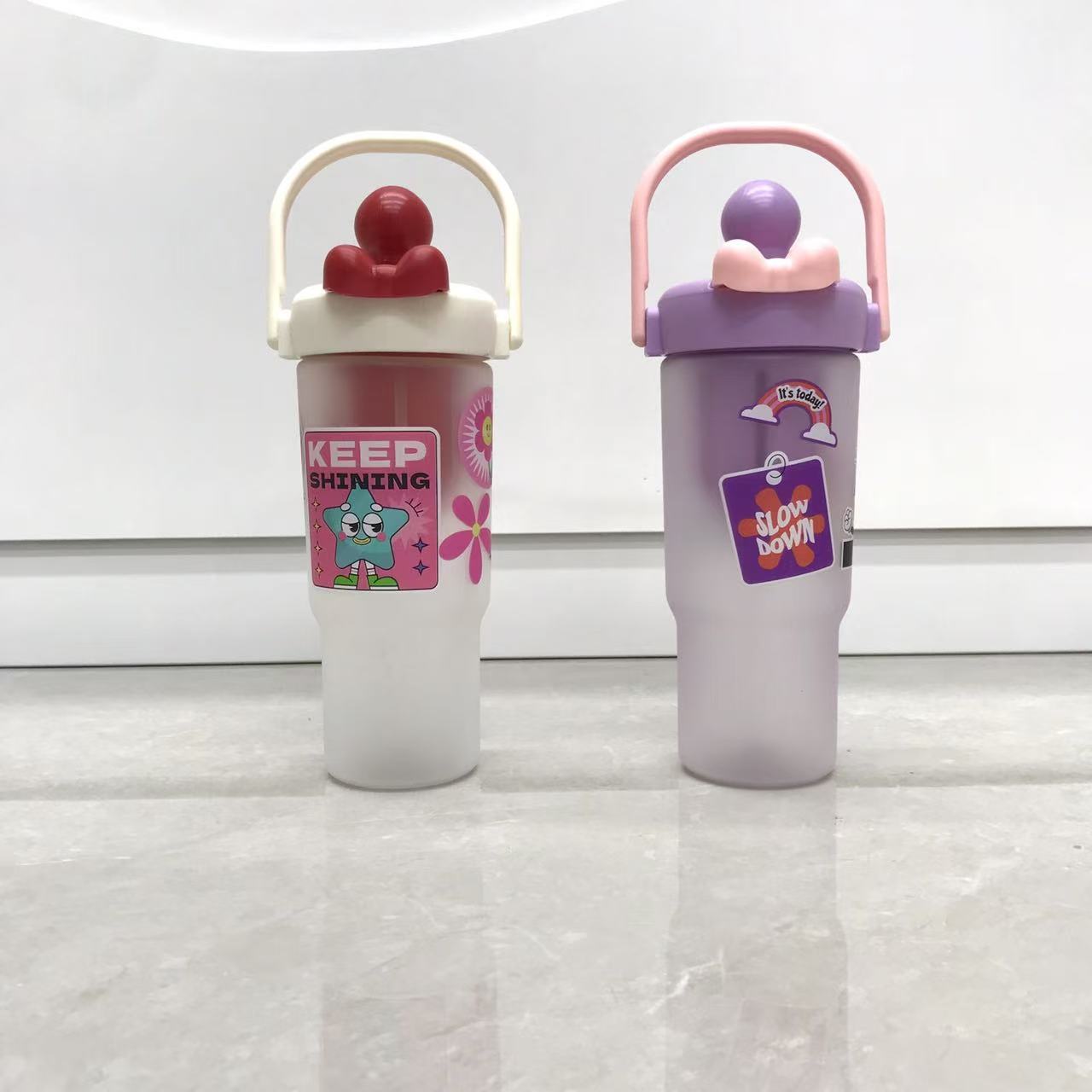 潮趣卡通磨砂手提吸管杯 个性标语设计便携饮水杯 学生日常可爱风防漏随身水杯详情3