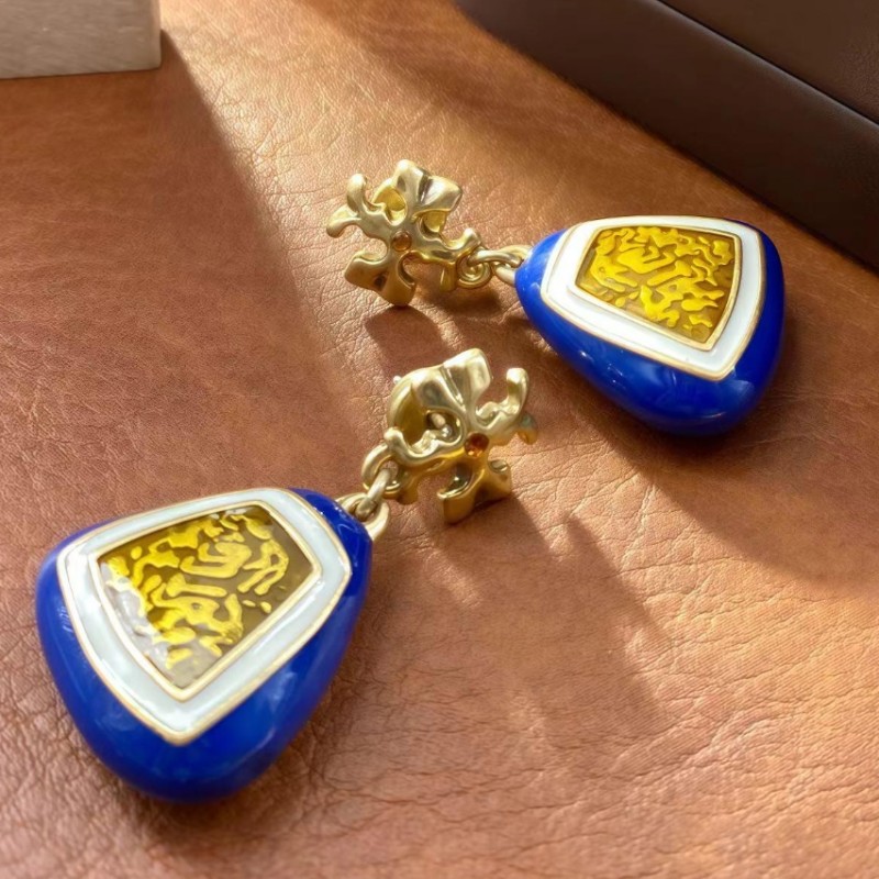 【SUGEBEINI】 Retro court style blue and white contrasting enamel earrings with golden pattern decorative earrings, light luxury and niche artistic French earrings ZEH00044