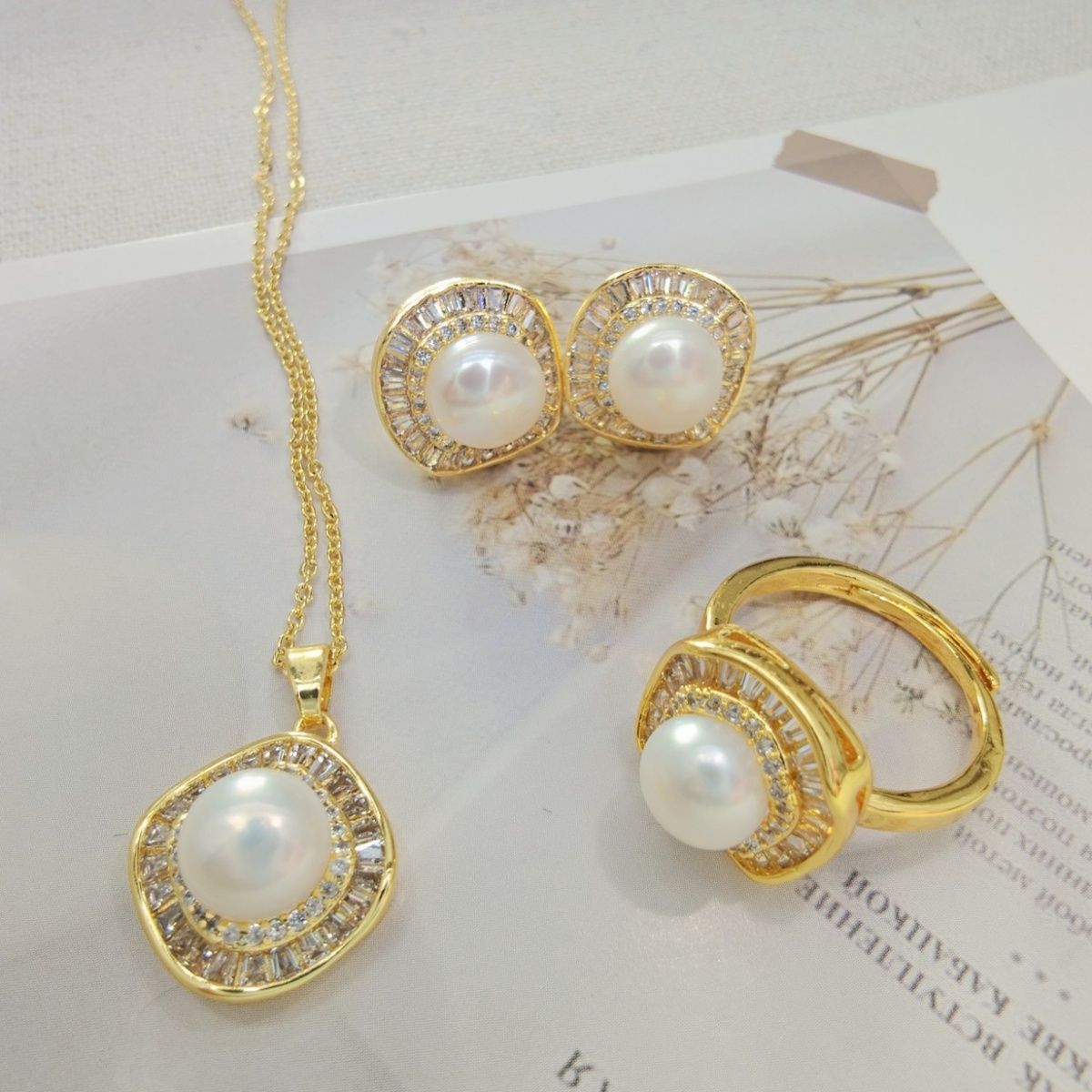 A versatile set of freshwater pearl necklaces for women, a three-piece set with square micro-inlaid zircon pearl stud rings and pendants detail image 3