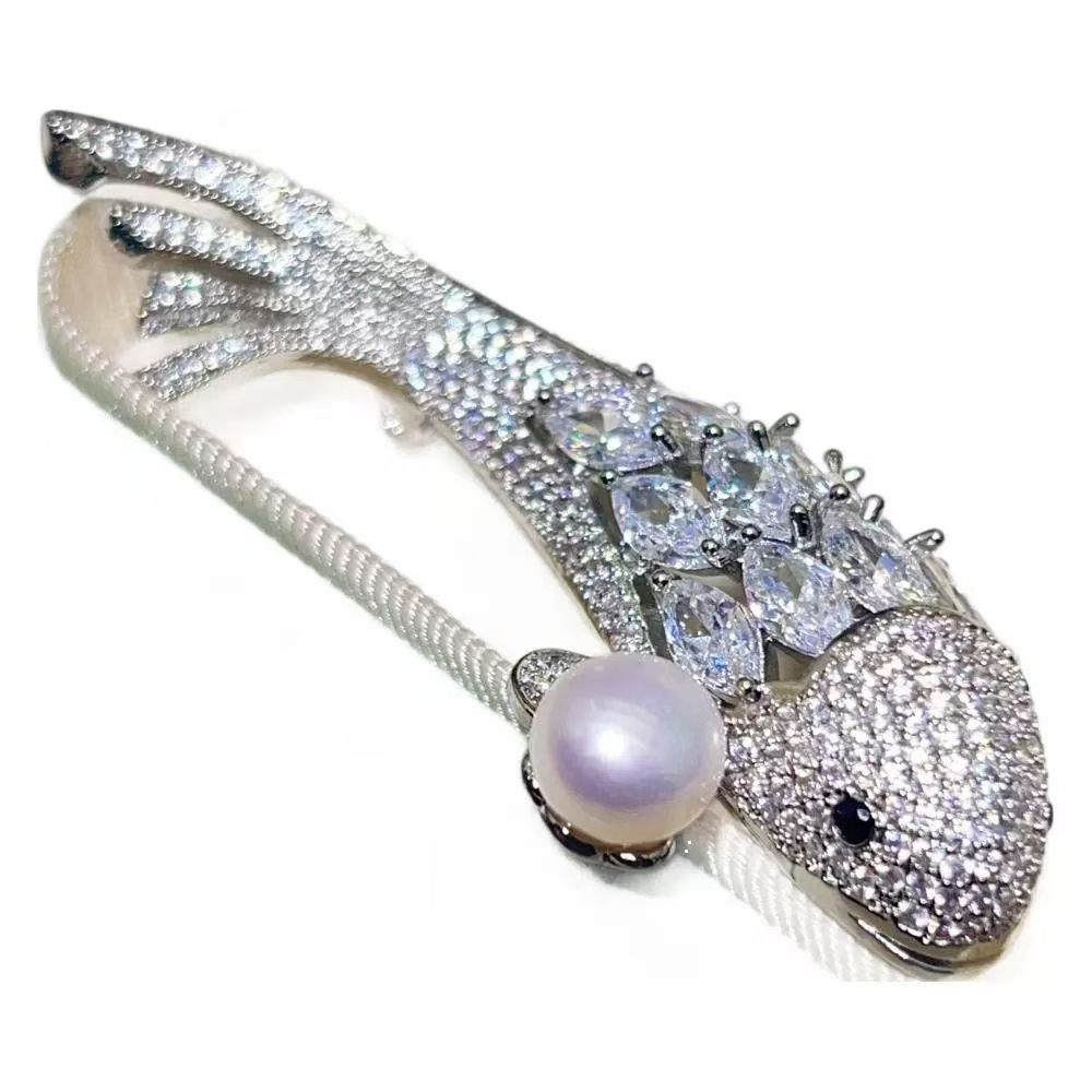 2026 New Year's high-end animal pearl brooch, Korean version, personalized and versatile koi micro-inlay zircon brooch, red peach brooch detail image 2