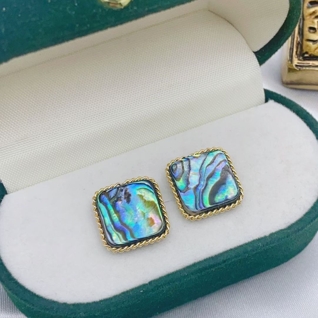 Retro oil painting colorful abalone and shellfish earrings, natural white and black mother-of-pearl earrings, niche design jewelry necklace, drop enamel colored head detail image 3