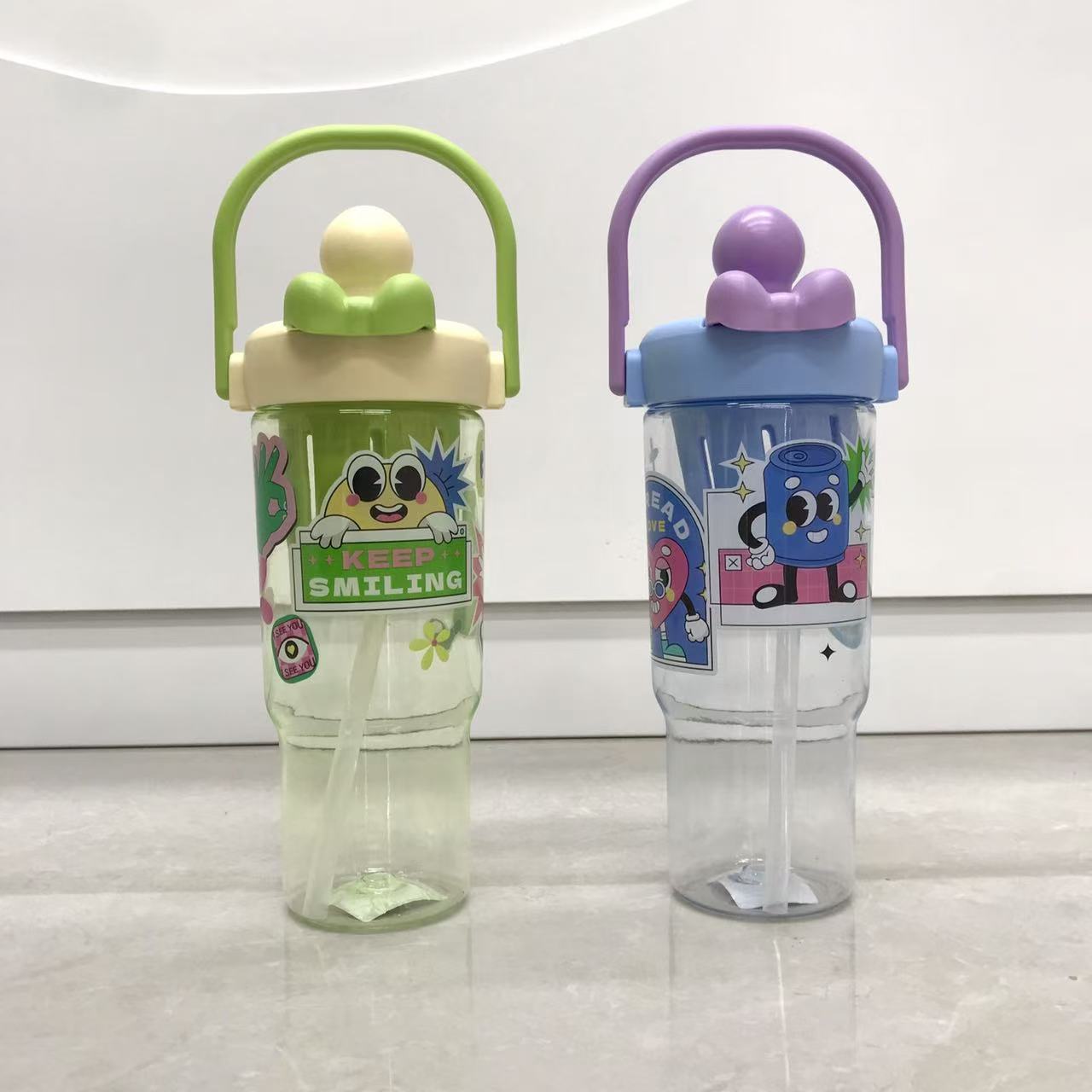 萌趣卡通手提吸管杯 趣味角色设计便携防漏饮水杯 儿童学生可爱风大容量透明吸管水杯详情3