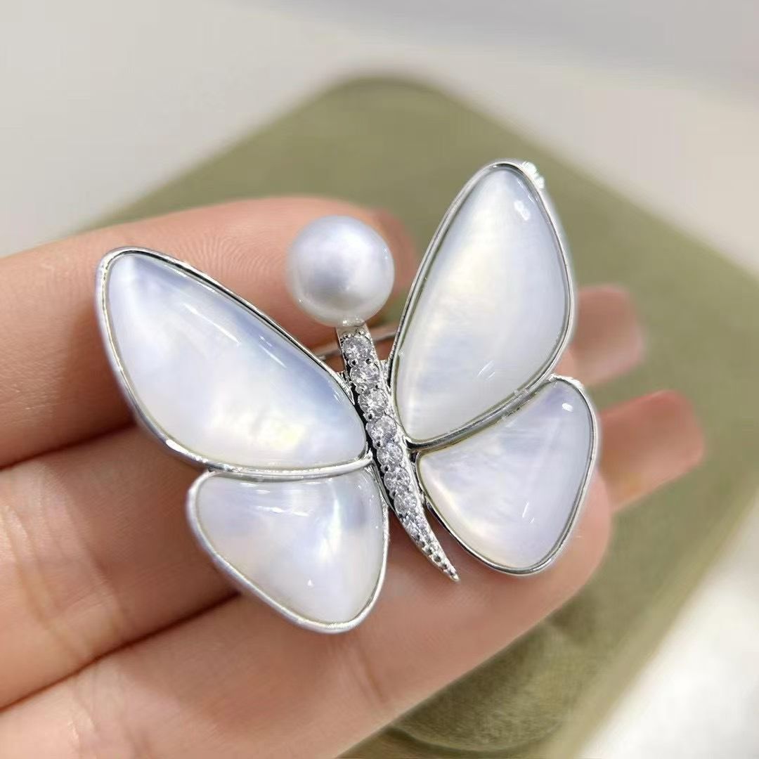 Elegant and refined butterfly brooch for women, high-end and luxurious, suitable for overcoats, brooch pins, corsage to secure clothes, anti-exposure lapel brooch, peach brooch detail image 2