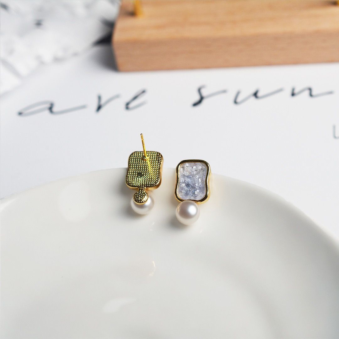 Gradient niche gradient color crystal French stud earrings, high-end pendant, pearl bestseller design, new stud earrings, pearl necklace, necklace jewelry Item Picture
