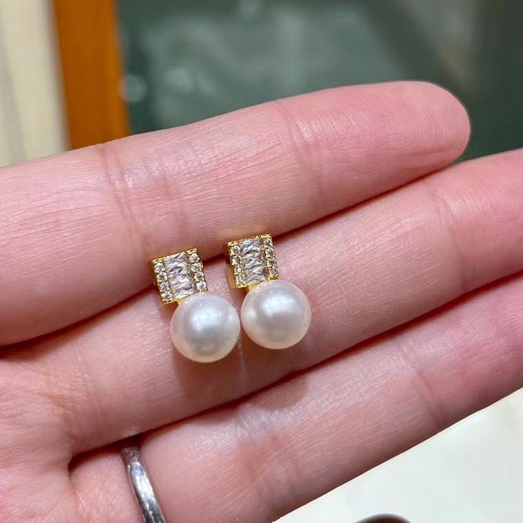 Natural freshwater pearl stud earrings 2025 New style, trendy and high-end pearl stud earrings, new sugar cube earrings detail image 2