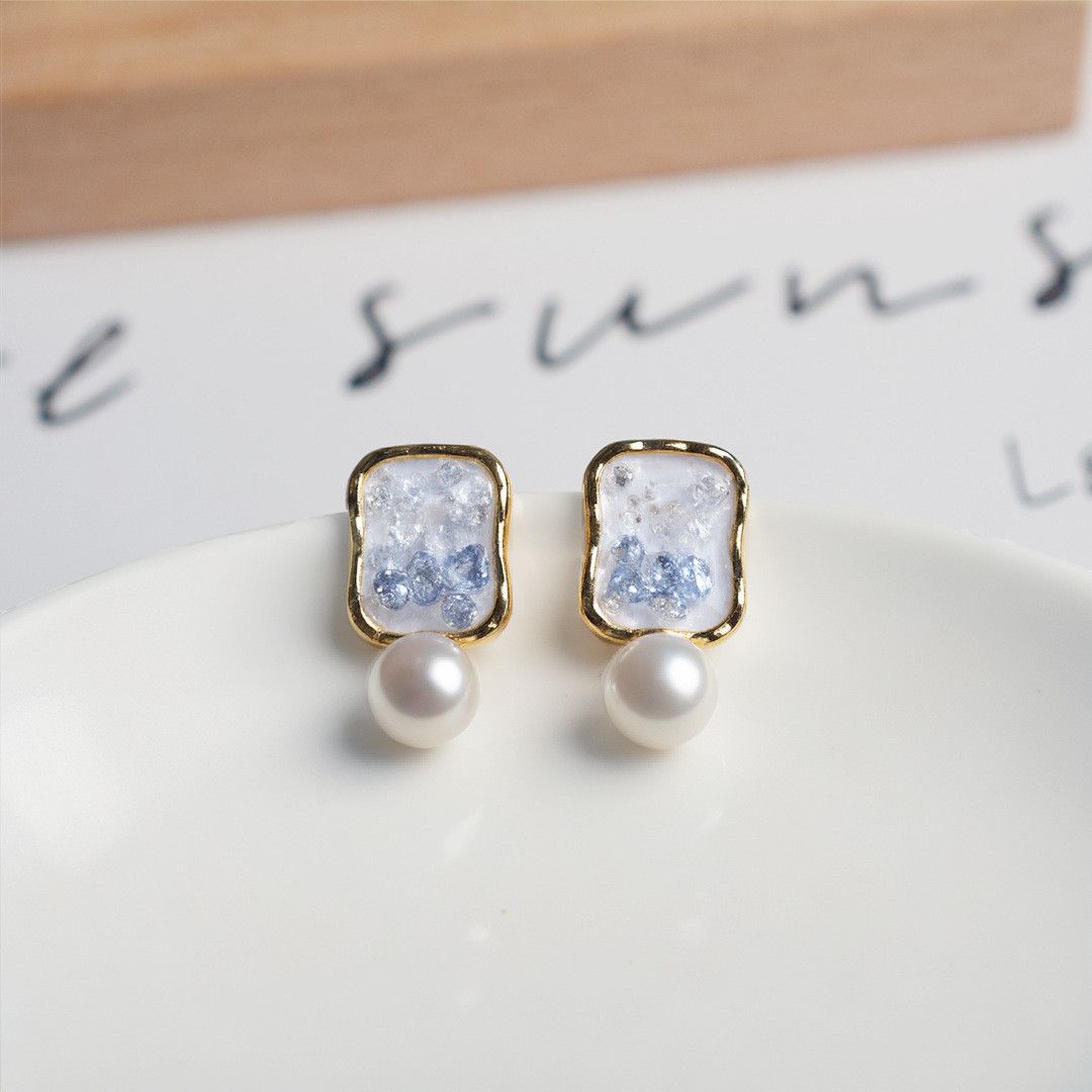 Gradient niche gradient color crystal French stud earrings, high-end pendant, pearl bestseller design, new stud earrings, pearl necklace, necklace jewelry detail image 3