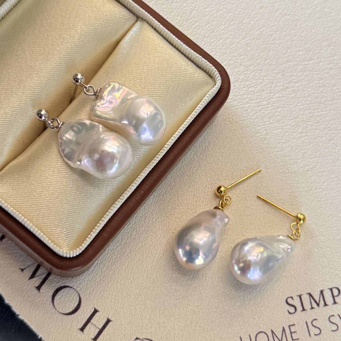 The new Baroque 8x13mm earrings are simply paired with an elegant and retro French aurora fishtail pearl necklace detail image 6