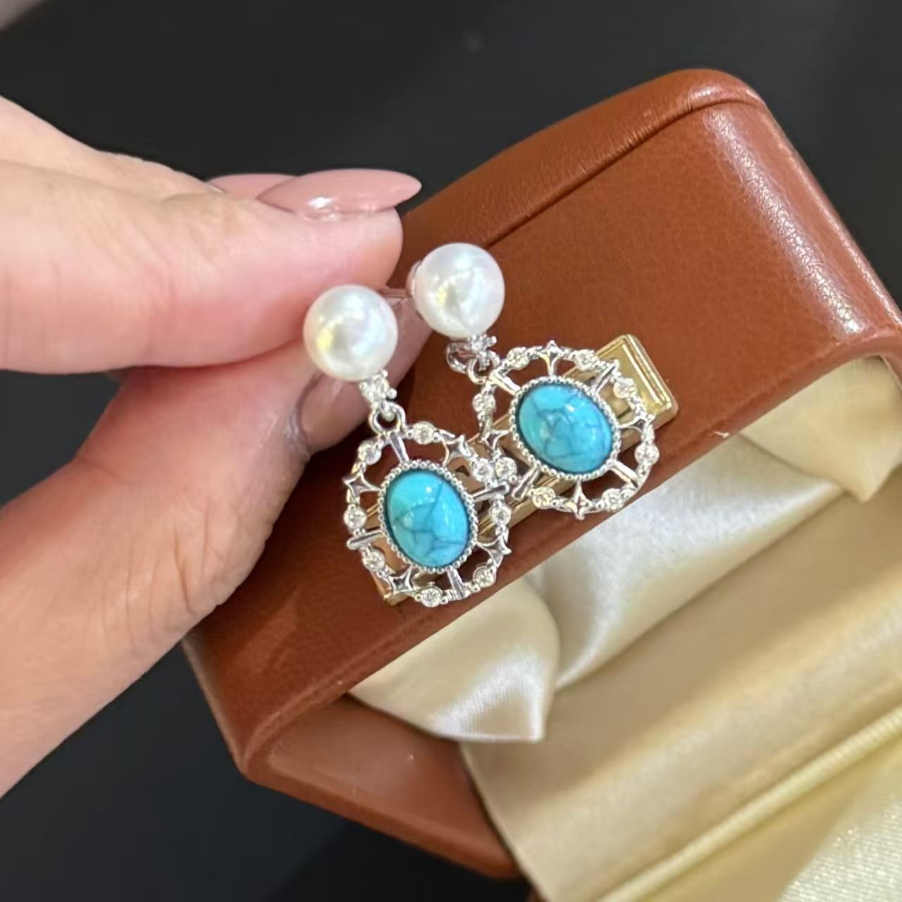New bestsellers: 7-8mm natural high-quality freshwater pearl stud earrings made of blue turquoise, with a high-end and light luxury style. Also a bestseller of red peach