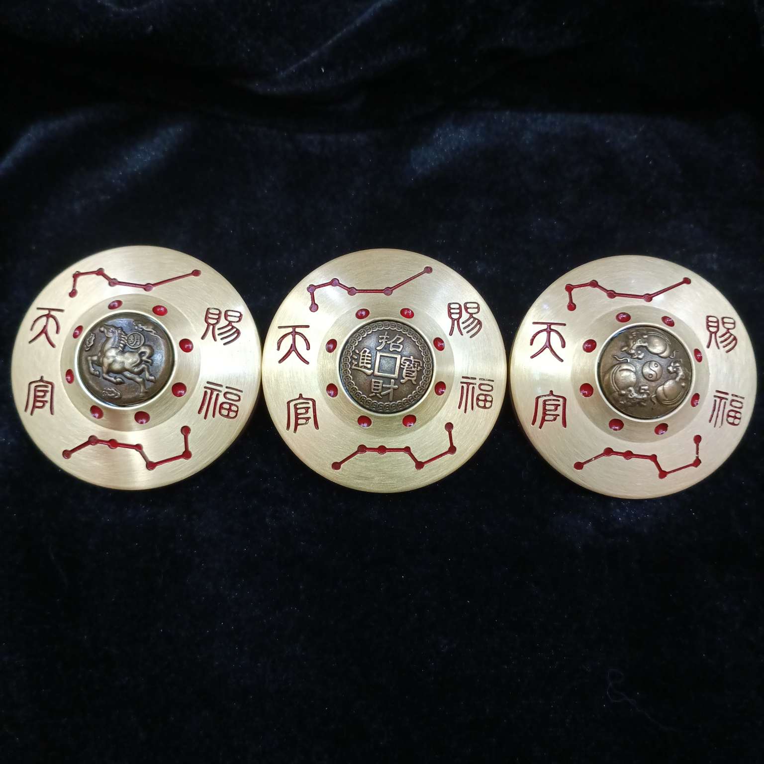 Zhonggong Craft hand-held piece: Heavenly Officials bestow blessings, immediate wealth, and the Ox turns the world around detail image 2