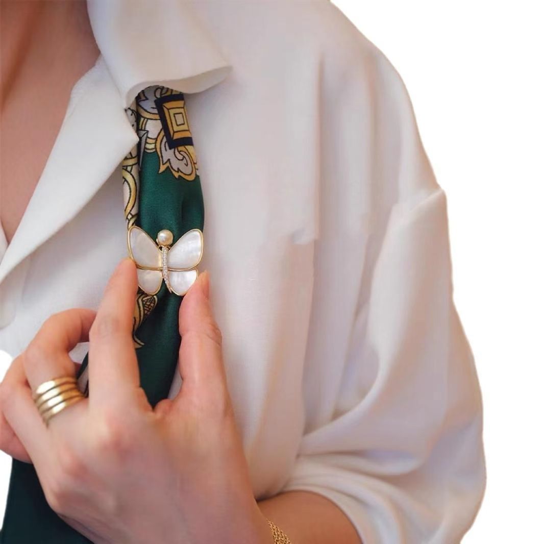 Elegant and refined butterfly brooch for women, high-end and luxurious, suitable for overcoats, brooch pins, corsage to secure clothes, anti-exposure lapel brooch, peach brooch detail image 4