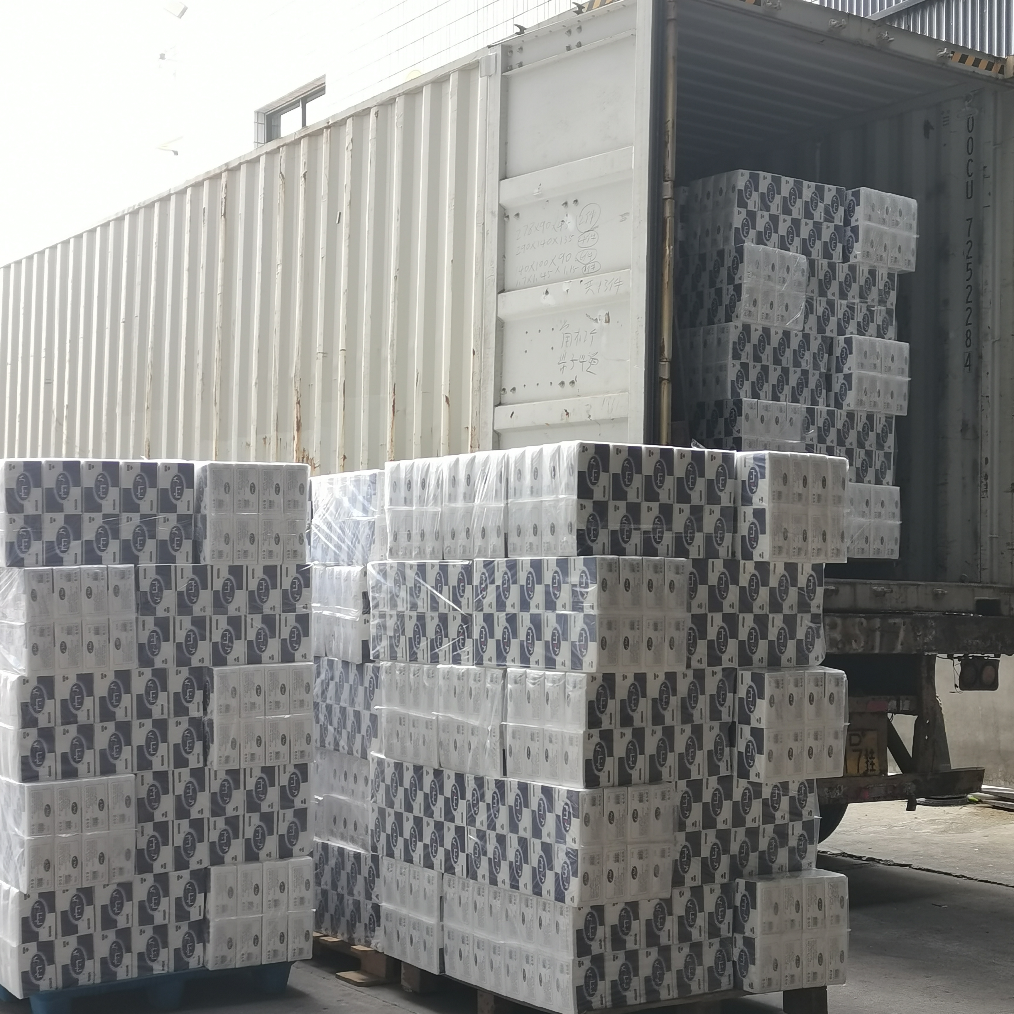 Foreign trade factory hotel tissues, full boxes of tissues, restaurant napkins, household custom logo facial tissues, affordable packs, manufacturer, large quantities of paper tissues and napkins Application Scenario
