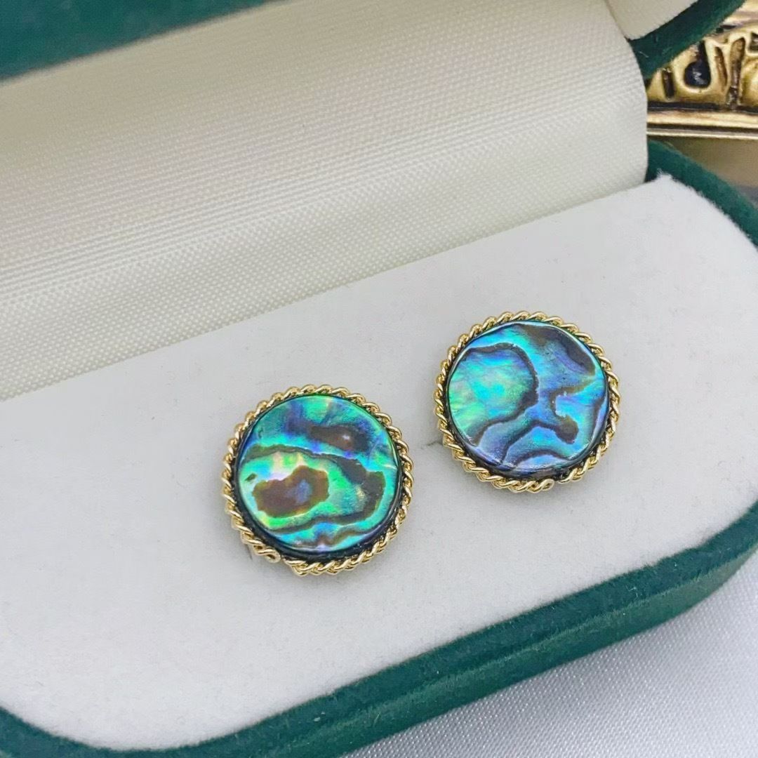 Retro oil painting colorful abalone and shellfish earrings, natural white and black mother-of-pearl earrings, niche design jewelry necklace, drop enamel colored head Application Scenario
