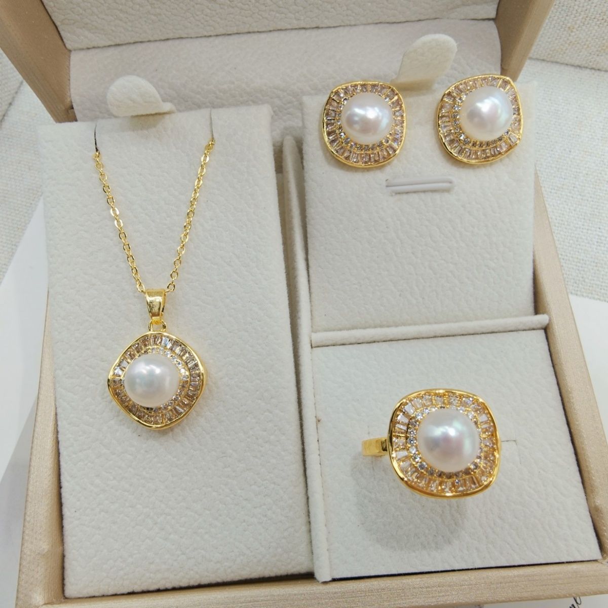 A versatile set of freshwater pearl necklaces for women, a three-piece set with square micro-inlaid zircon pearl stud rings and pendants detail image 6
