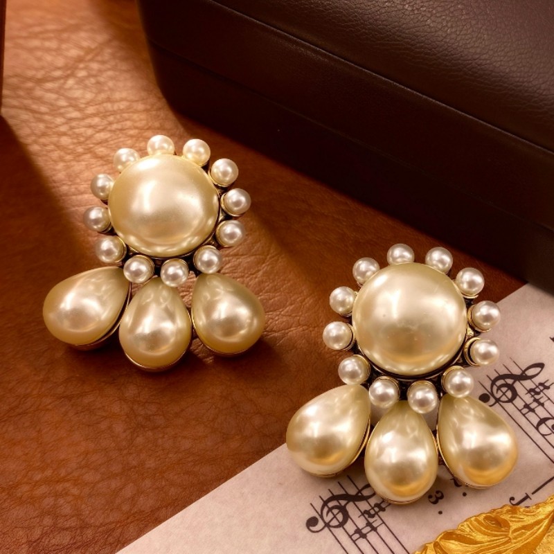 【SUGEBEINI】 Retro court style pearl earrings, multi-layer teardrop pearl exaggerated earrings, light luxury socialite style banquet outfit accessories ZEH00022