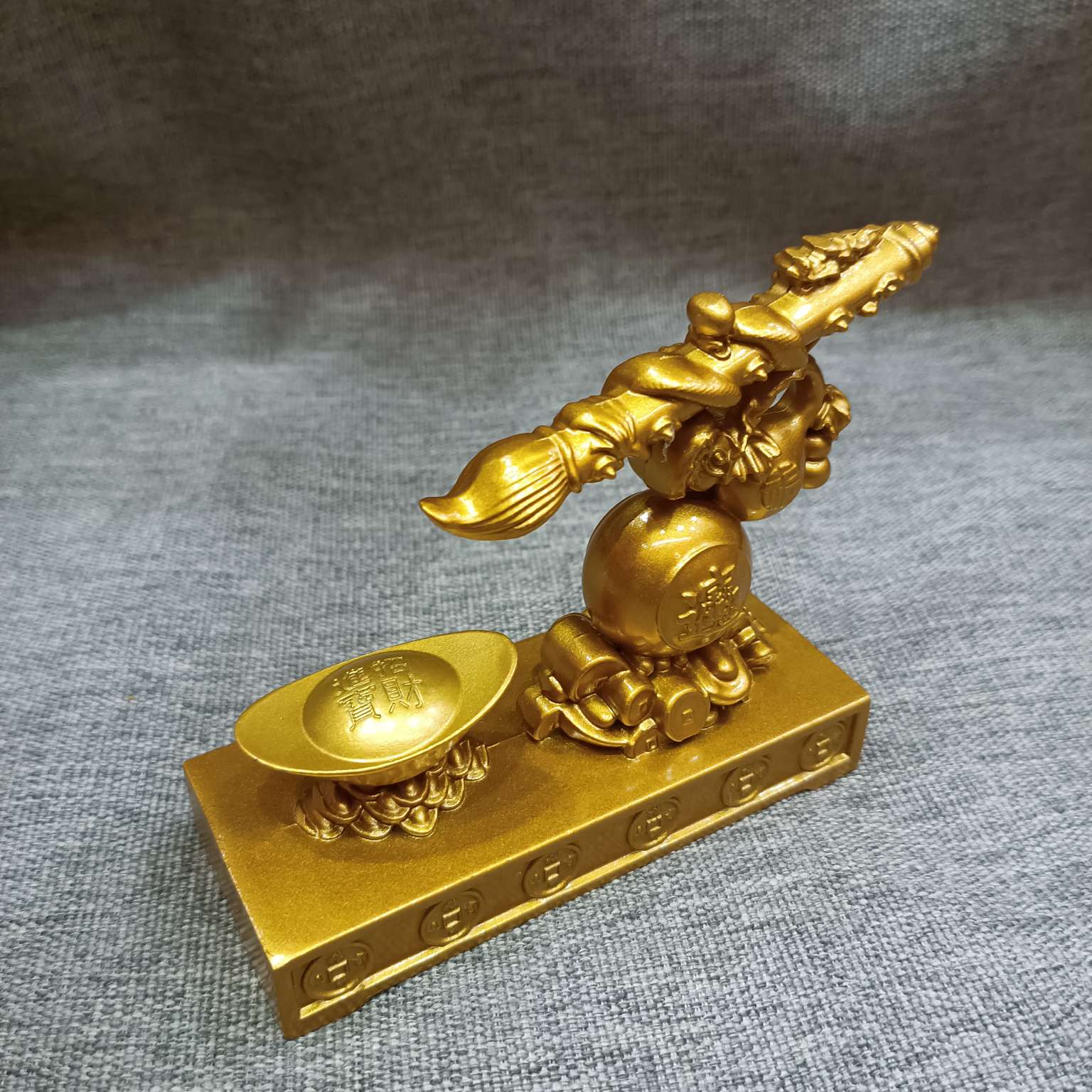 Zhonggong Craft Alloy Large Fortune ingot Rotating Ornament details Picture