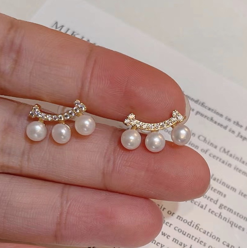 Smile Pearl Stud earrings 18K gold-plated, a versatile accessory for socialites. Three-piece curved small stud earrings, natural freshwater pearl, a live-streaming bestseller jewelry necklace detail image 6