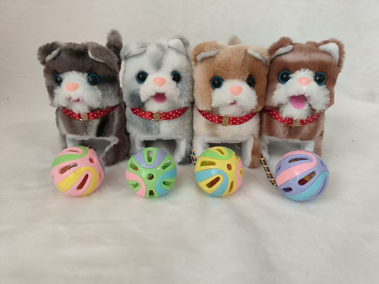 This portable pet toy is small and easy to carry, can move and make sounds, and can be played both outdoors and indoors