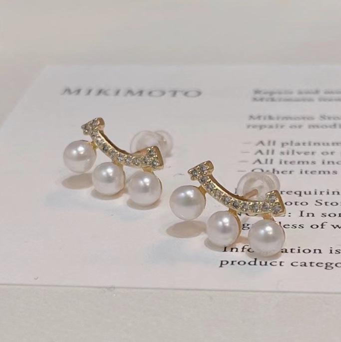Smile Pearl Stud earrings 18K gold-plated, a versatile accessory for socialites. Three-piece curved small stud earrings, natural freshwater pearl, a live-streaming bestseller jewelry necklace detail image 8
