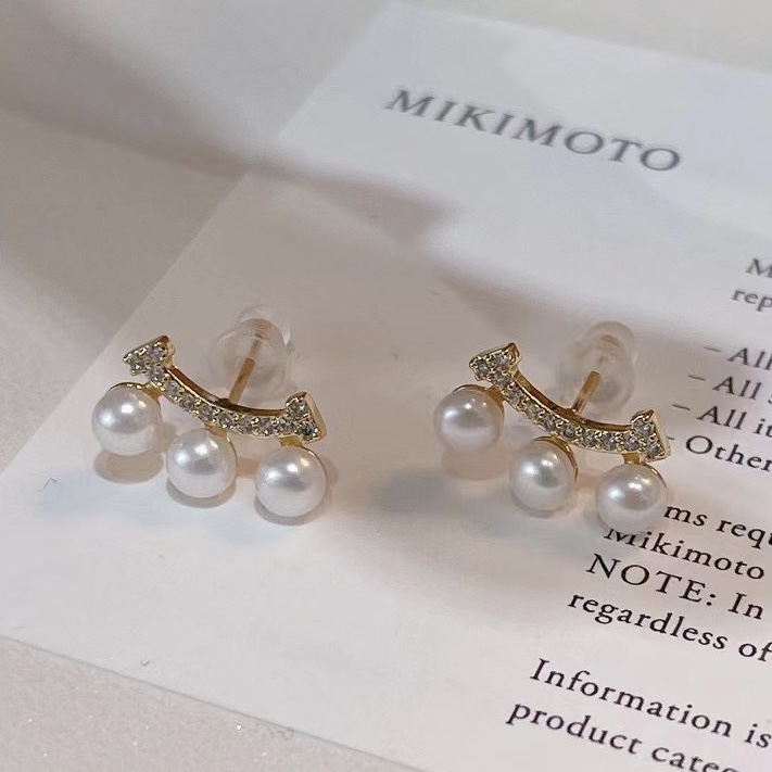 Smile Pearl Stud earrings 18K gold-plated, a versatile accessory for socialites. Three-piece curved small stud earrings, natural freshwater pearl, a live-streaming bestseller jewelry necklace detail image 10