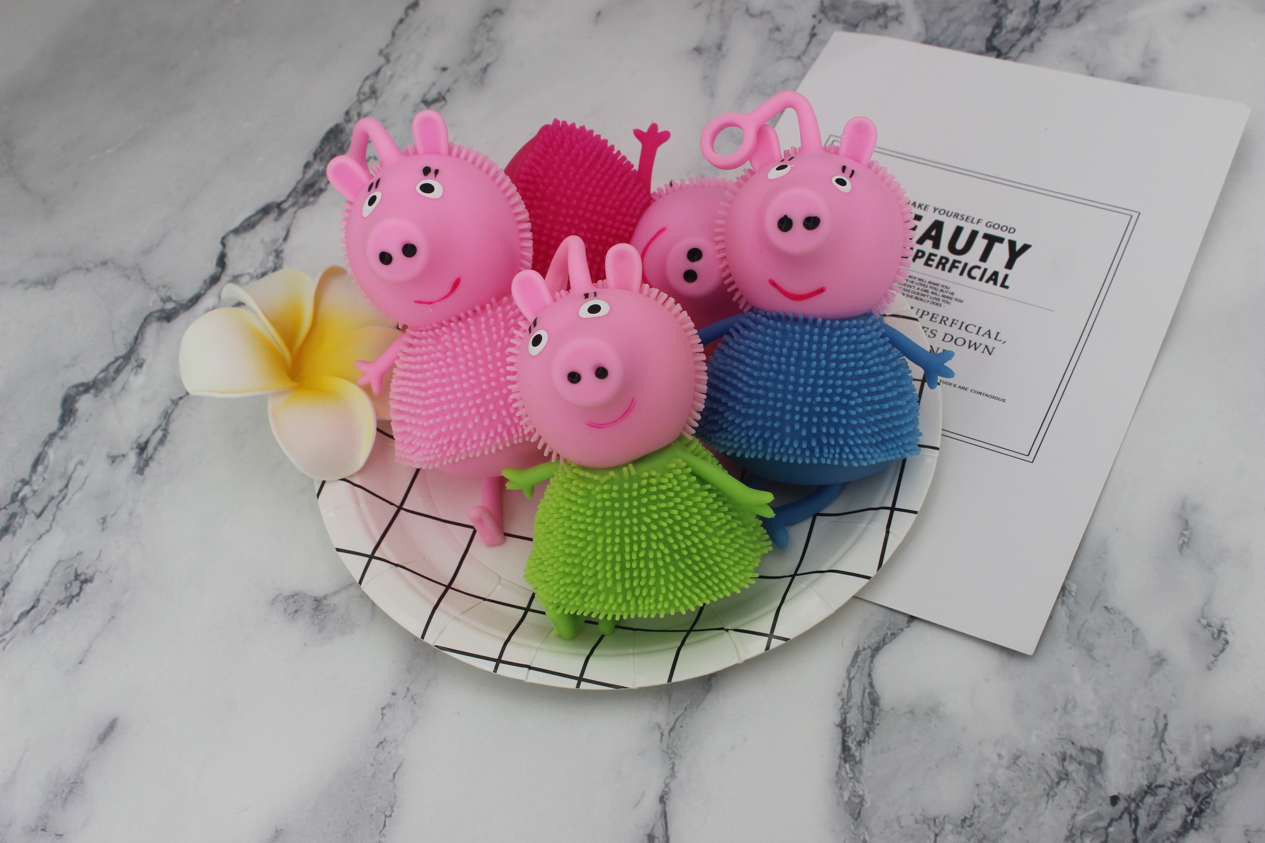 Niños pequeños extrusión juguete artefacto piggy girl burst fábrica venta directa Specification image