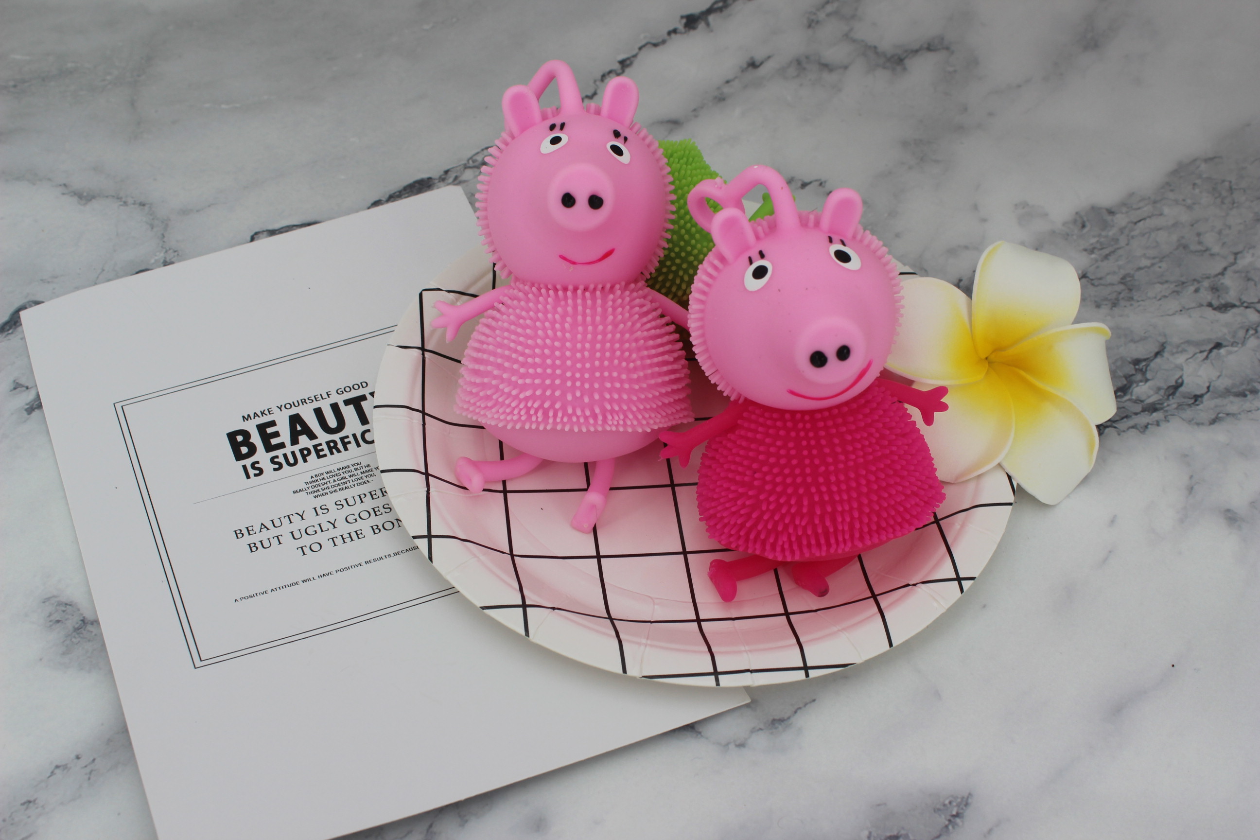 Niños pequeños extrusión juguete artefacto piggy girl burst fábrica venta directa