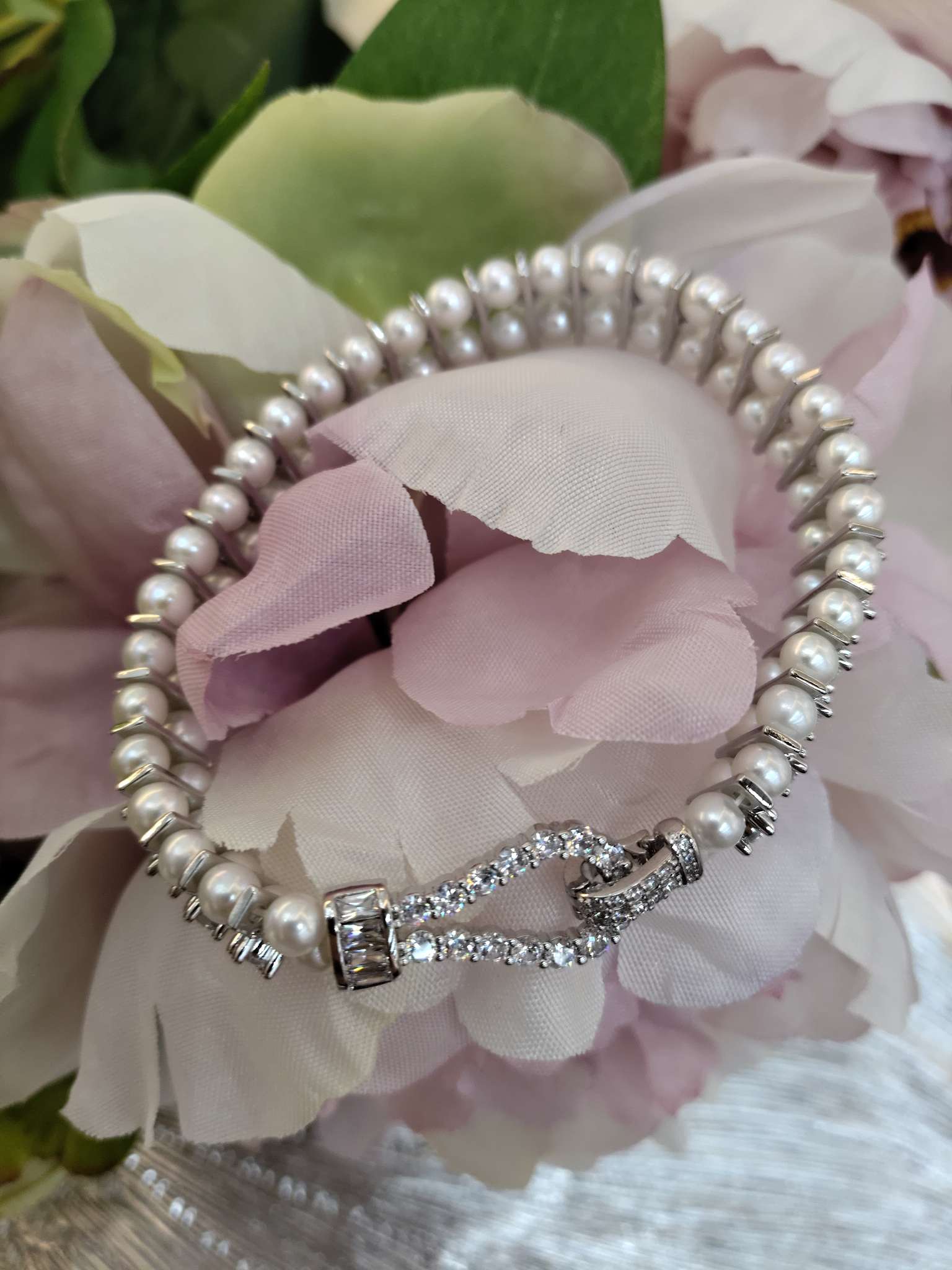 Double-row pearl diamond-encrusted bracelet