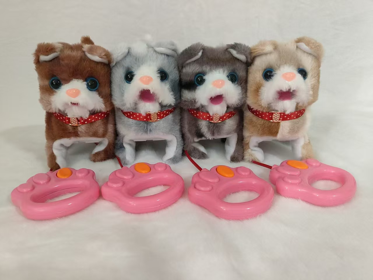 With a handle, it simulates the movements of a kitten wagging its tail and blinking. The soft and cute design keeps the little pet close to your body