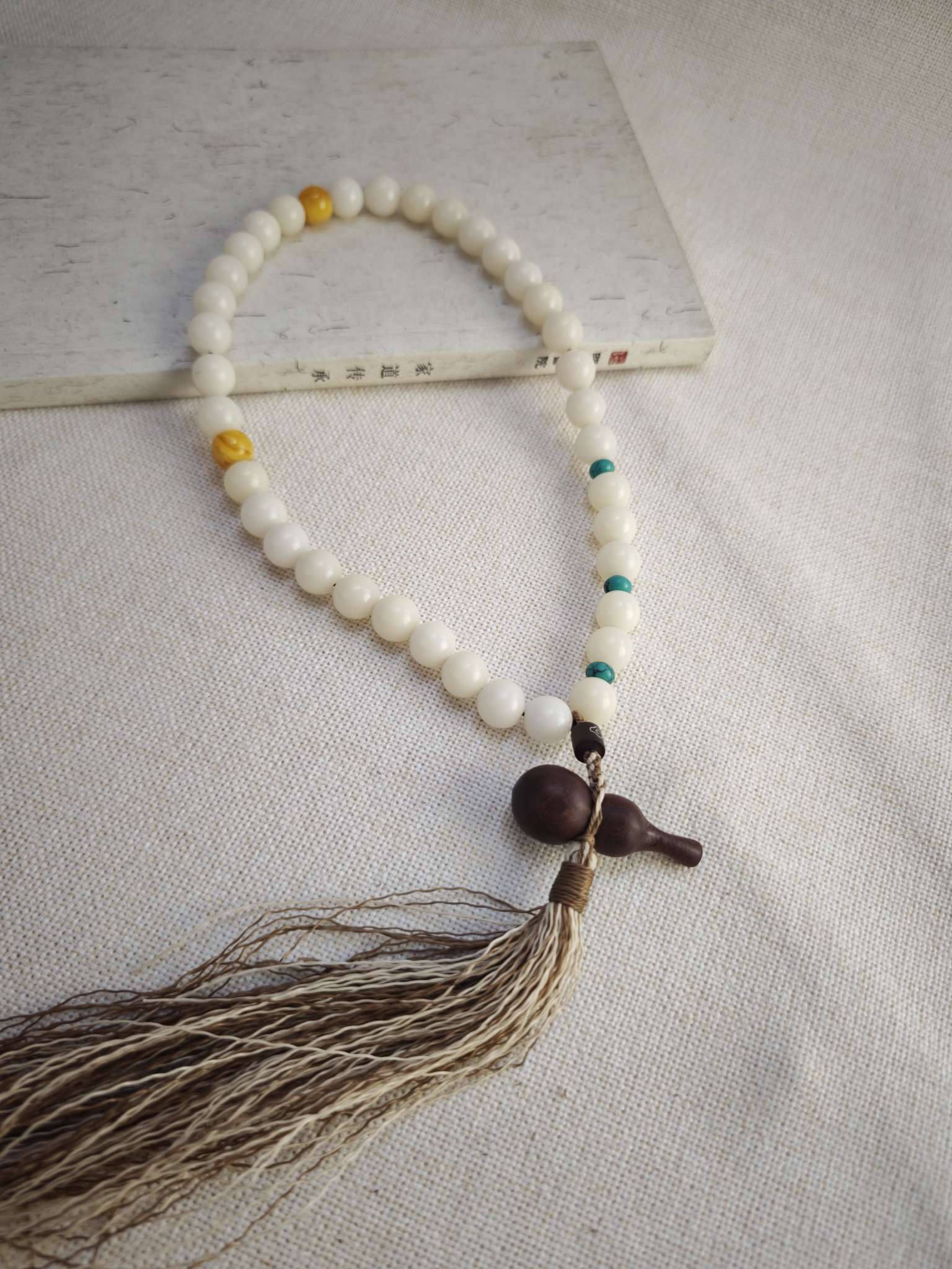 Handmade DIY scattered and strung beads jewelry accessories, pearl letter beads, wooden beads, multi-color beads material package Specification image