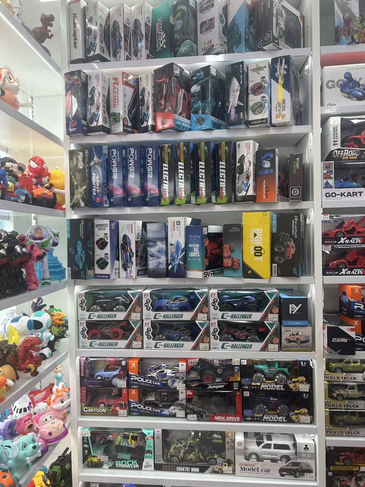 All kinds of trendy toys are available. There's nothing you can't buy if you can think of it Item Picture