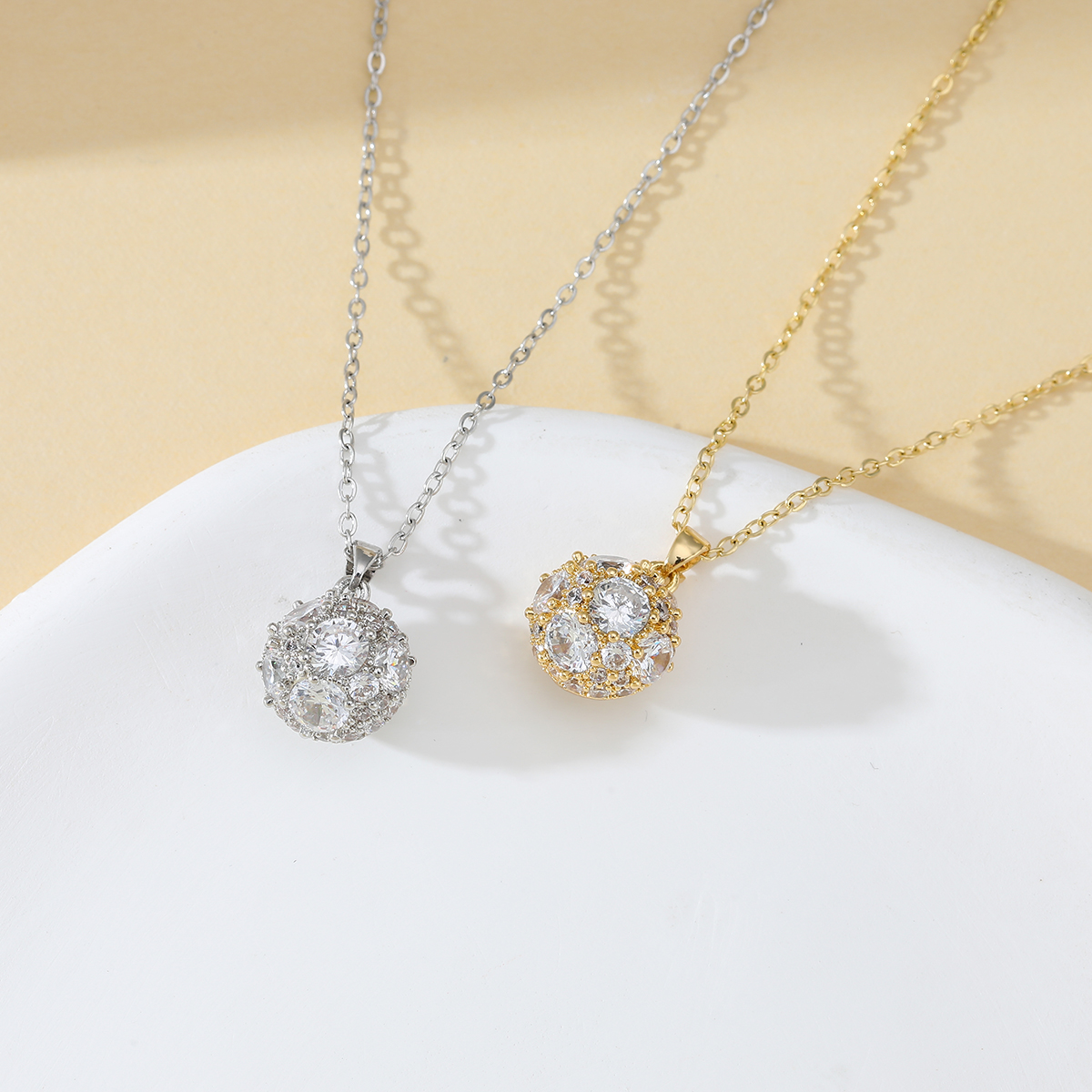 旭晖品牌球体镶锆石铜镀真金项链不锈钢女款新款奢饰品时尚配饰细节图