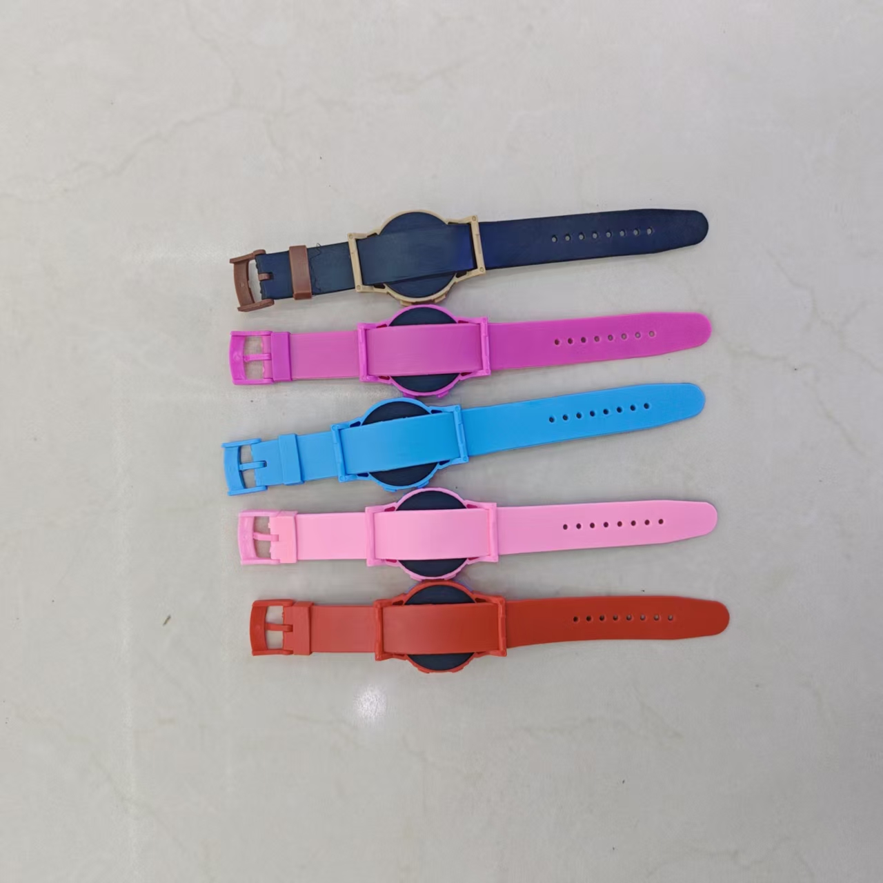 Fashion watch display box, watch bag, electronic watch, new camouflage children's watch wholesale, practical gift, 5-yuan store Application Scenario