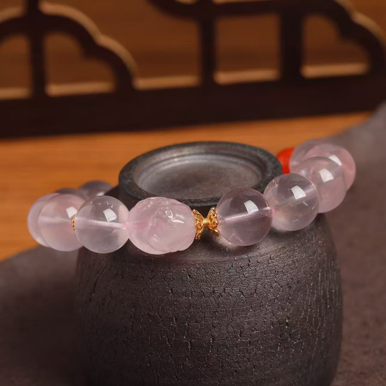 道毅珠宝天然粉水晶手串 粉水晶梅花雕刻件白花南红详情图2