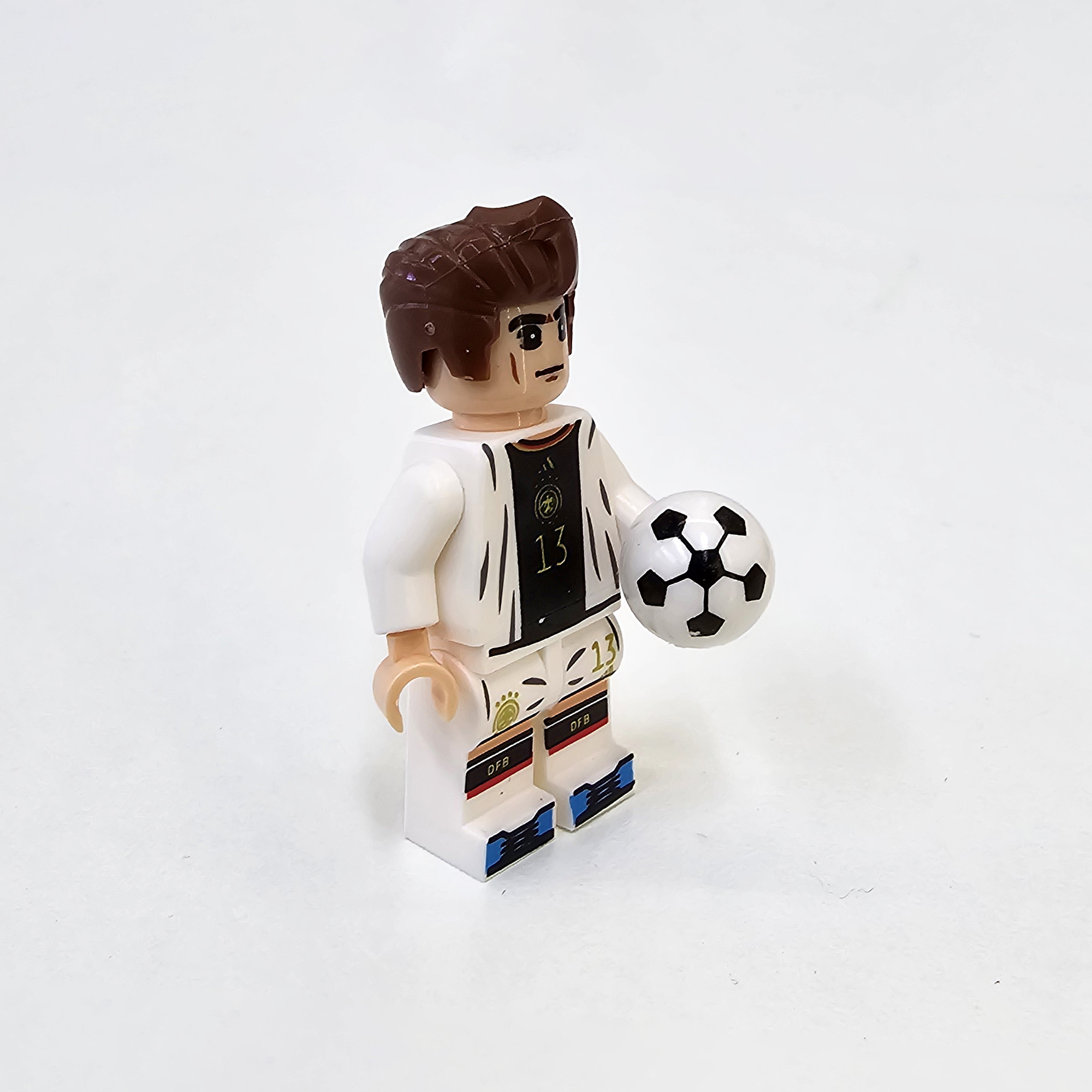 World Cup football MiniFigure building blocks compatible with Lego children's educational toys, factory export wholesale 1 yuan 20 pieces, Minifigure Beckham Ronaldo Football details Picture