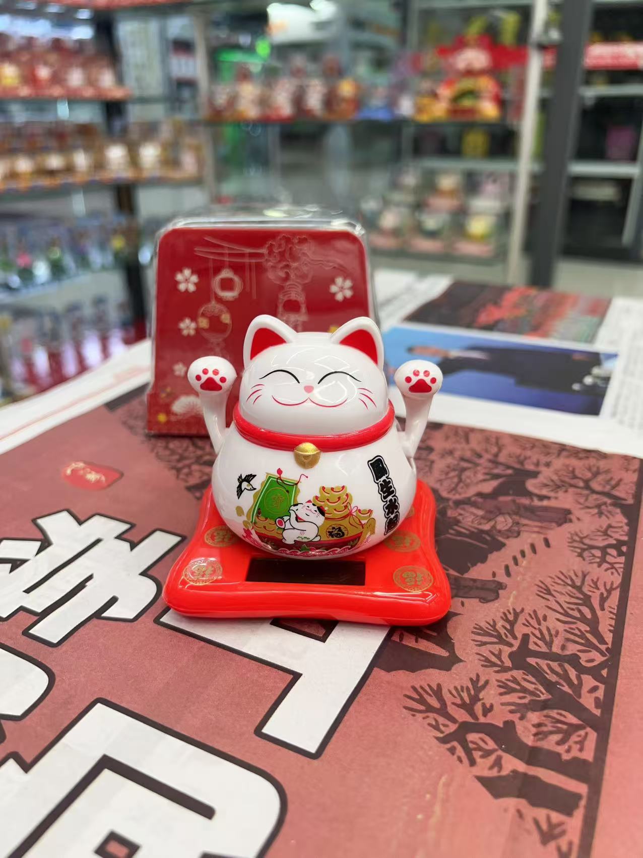 新款薄底招财猫太阳能摆件生意兴隆白色发财猫千客万来小汽车摆件白底实物图
