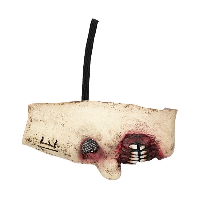 The terrifying mask "KISS ME" made a terrifying appearance, and its eerie smile sent shivers down one's spine Specification image