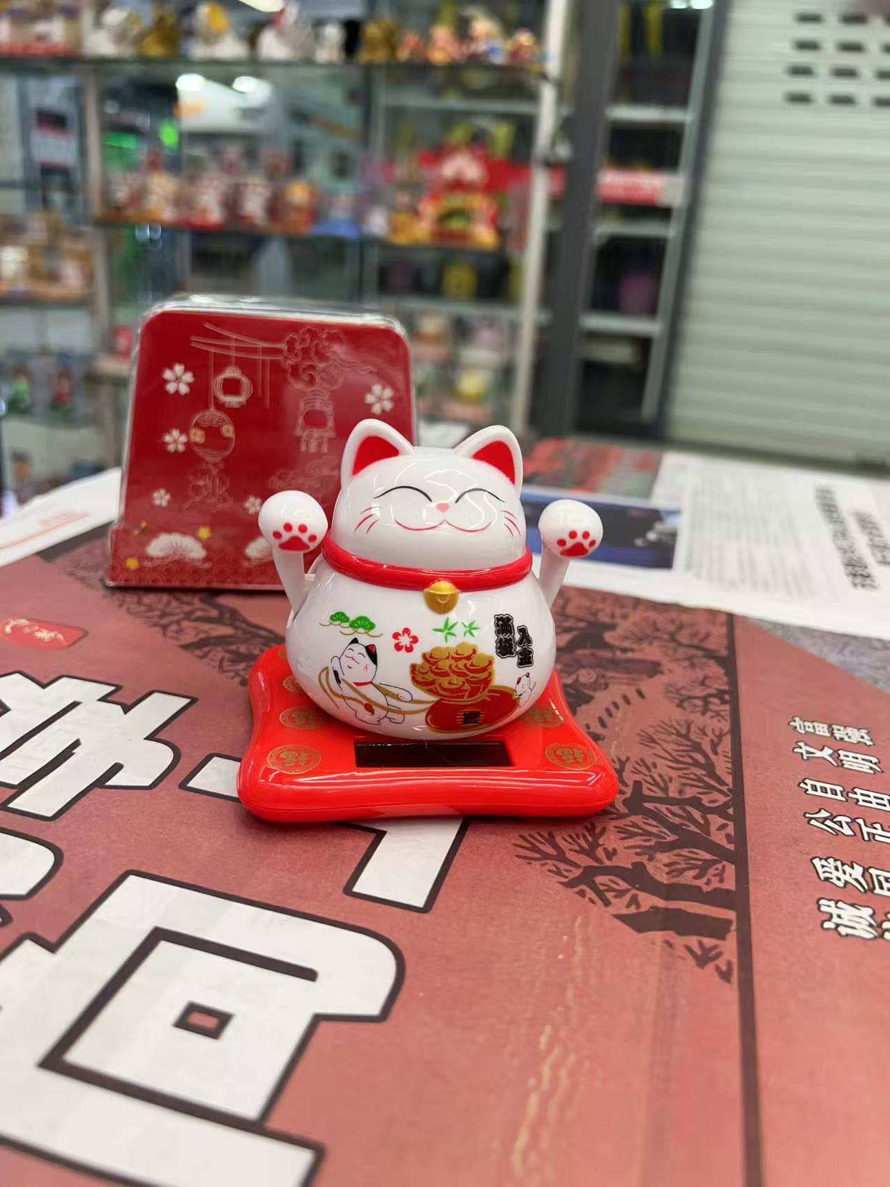 新款薄底招财猫太阳能摆件生意兴隆白色发财猫千客万来小汽车摆件详情7